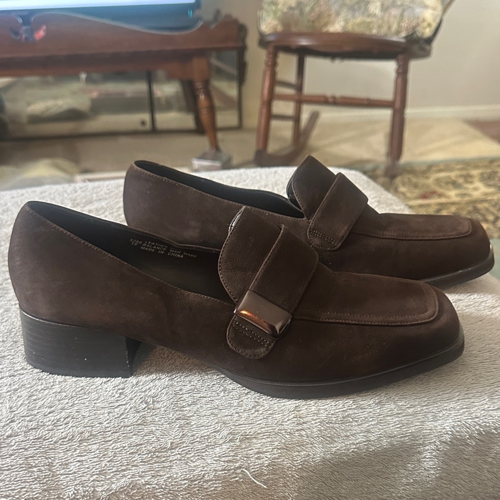 Vtg Wesley & Co. Brown Suede Belt Buckled Chunky Heel loafer lightly worn 10W